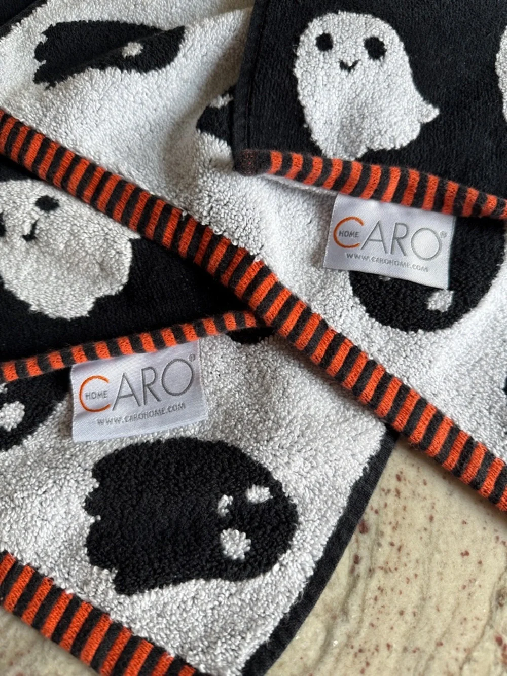 HOME CARO Ghost Pattern Black Hand Towel Set